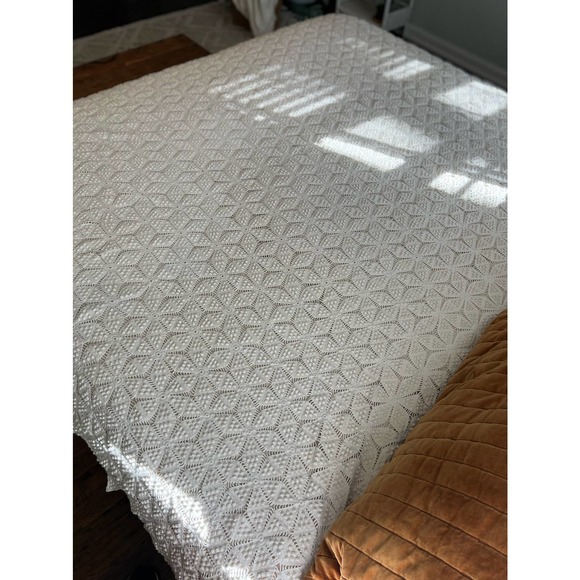 Vintage Crochet Coverlet - Picture 5 of 9